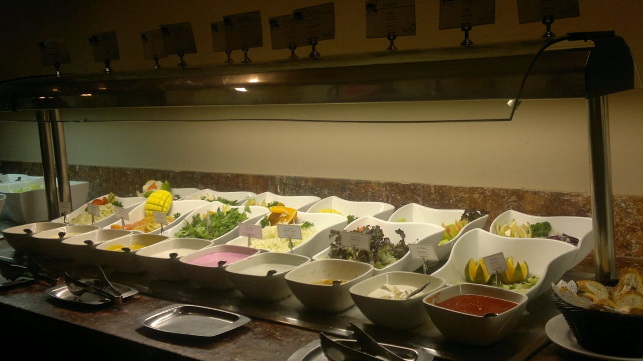 Salat Theke Secrets Royal Beach Punta Cana - Adults only