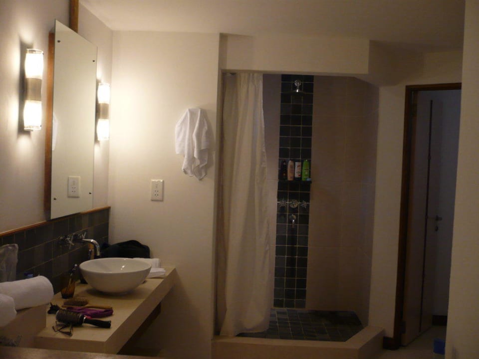 Blick ins Badezimmer Laguna Beach Hotel & Spa