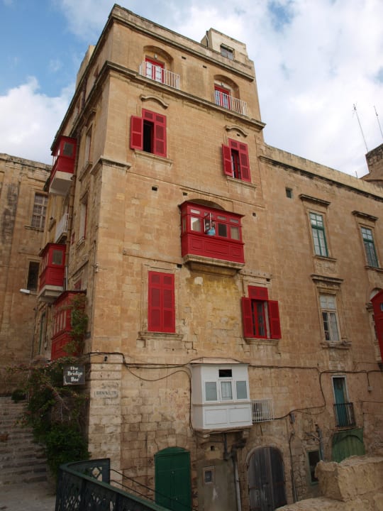 Hotel vom Hafen aus gesehen Hotel Luciano Al Porto Boutique