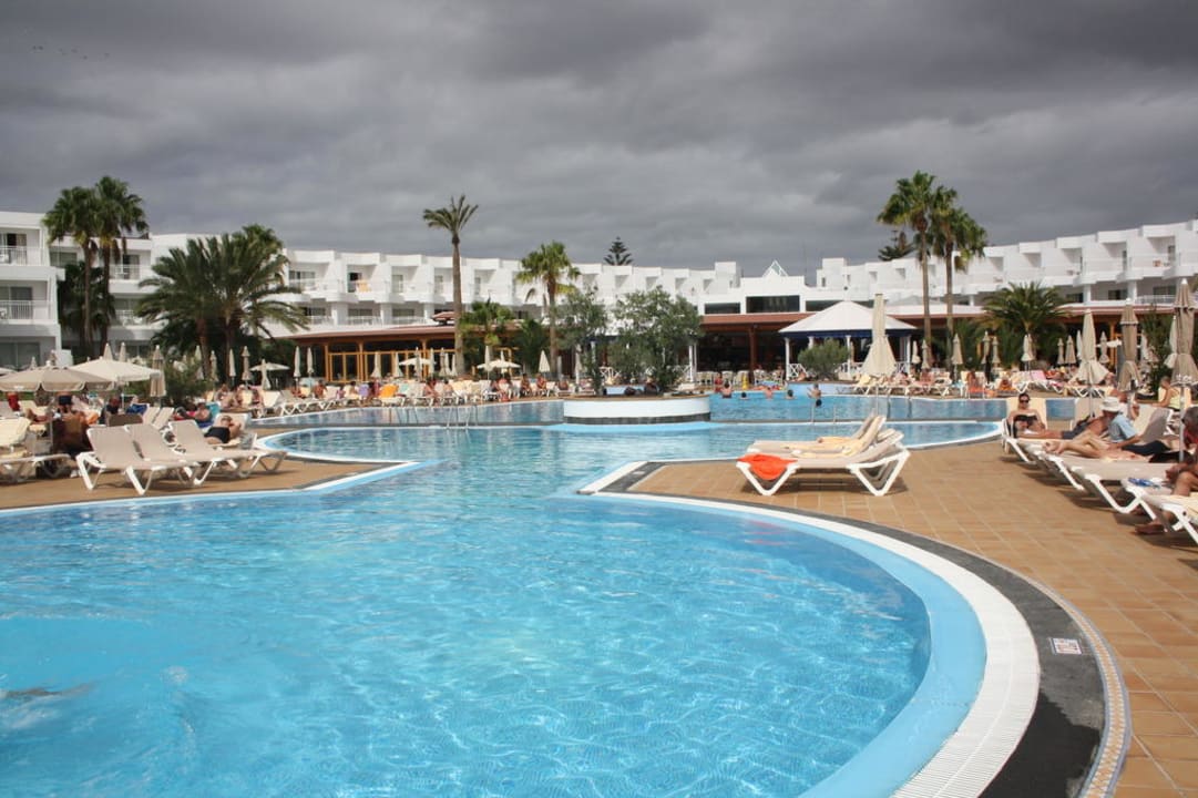 Poolanlage 1 am Haupthaus Hotel Riu Paraiso Lanzarote