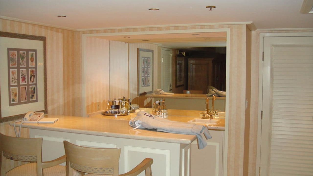 Bar The Mirage