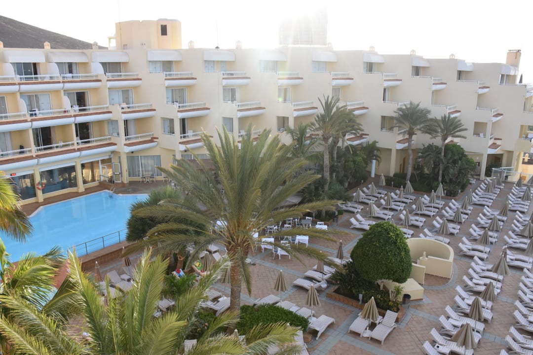 Basen i taras Hotel Riu Palace Jandia