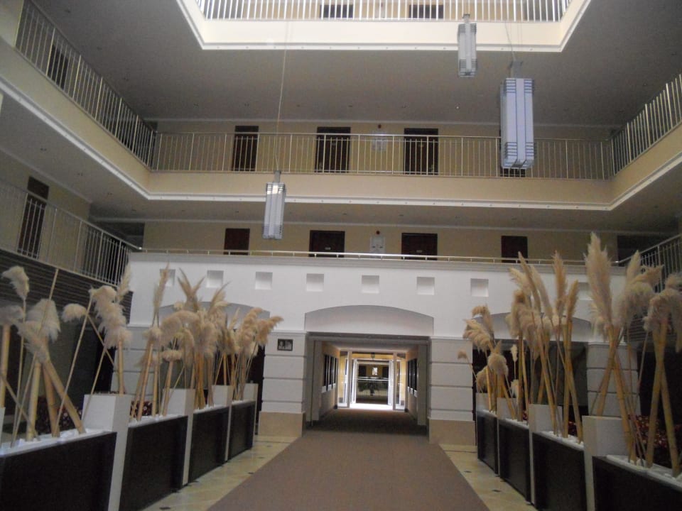 В отелe, в корпусе в котором жили! Belek Beach Resort Hotel