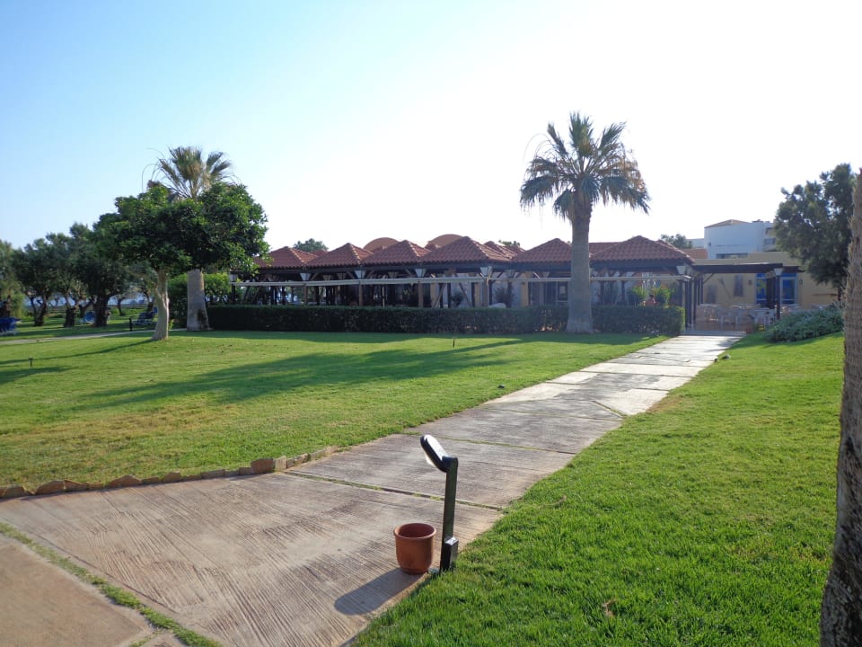 Wege durch Garten Anissa Beach & Village