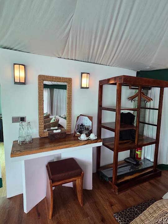 Zimmer Canvas and Orchids Retreat