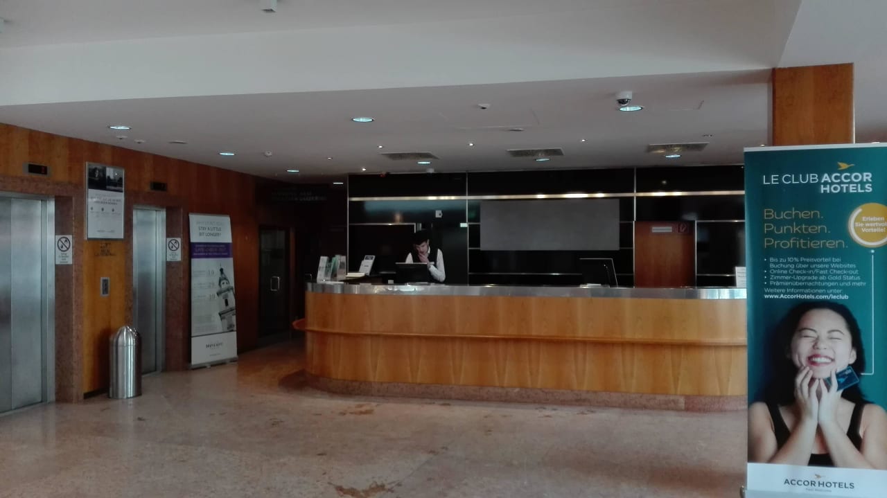 Hotel-Lobby - Rezeption Dorint City-Hotel Salzburg