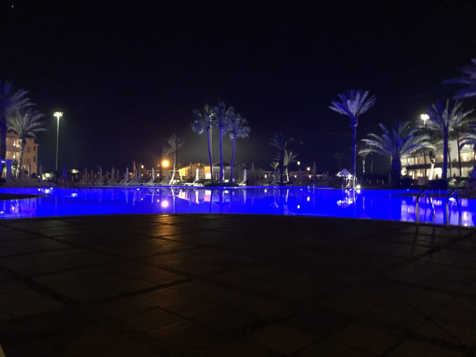 Pool Iberostar Waves Founty Beach