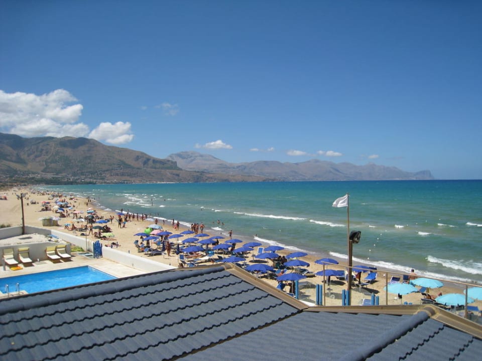 Vista dal balcone Hotel La Battigia