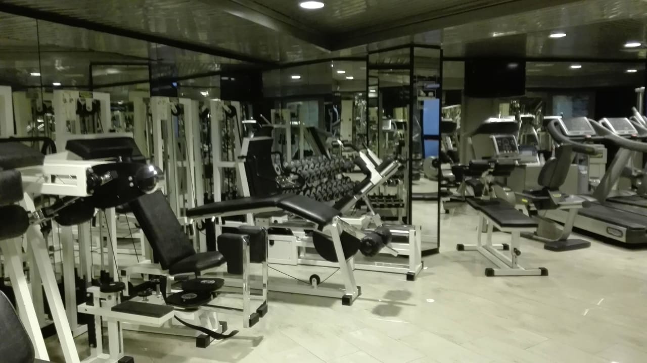 Fitnessbereich im Keller Mercure Villa Romanazzi Carducci Bari