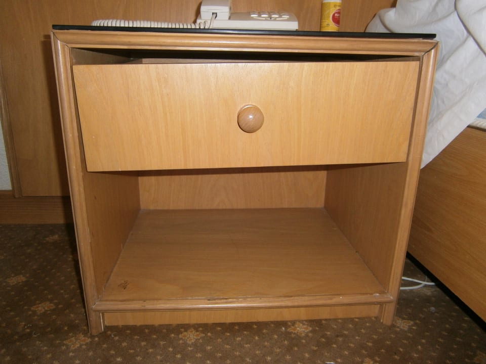 Mein Nachtschrank,total schiefe Schublade Hotel Amir Palace
