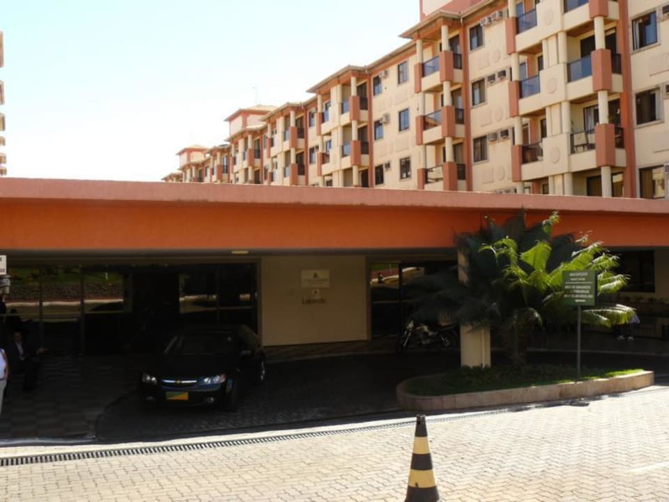 Hoteleingang Nobile Lakeside Resort & Convention
