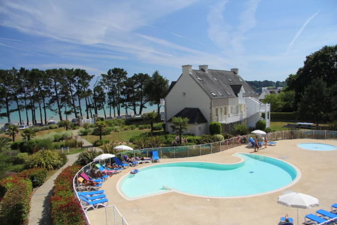Blick vom Balkon über Pool zum Meer Hotel Pierre et Vacances