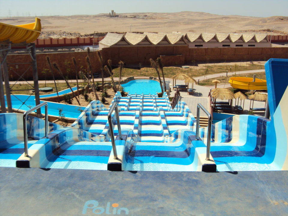 Eine der Rutschen im Aquapark Pickalbatros Jungle Aqua Park Resort - Neverland Hurghada