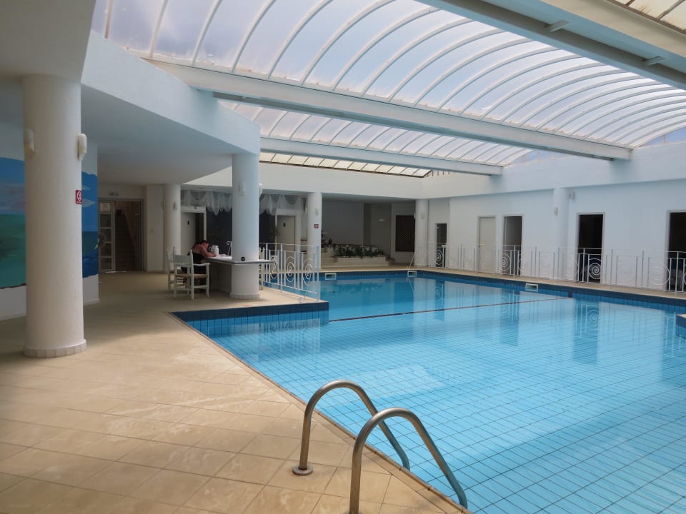 Das Hallenbad Anissa Beach & Village