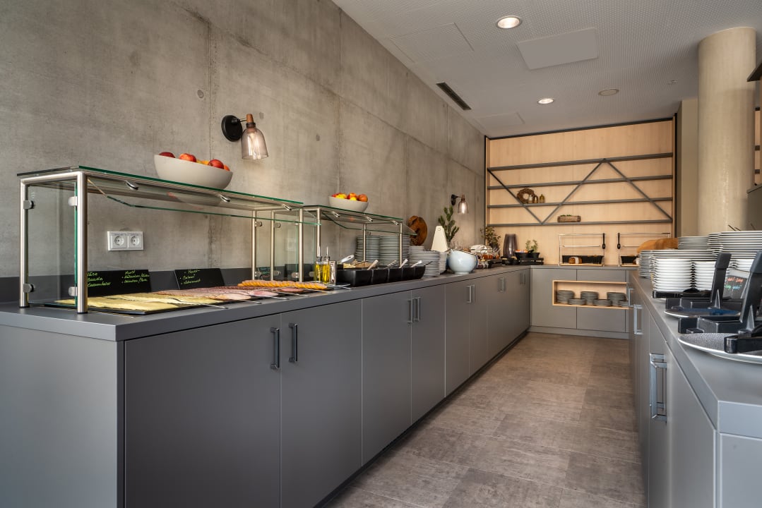 Gastro Holiday Inn - the niu, Timber Esslingen