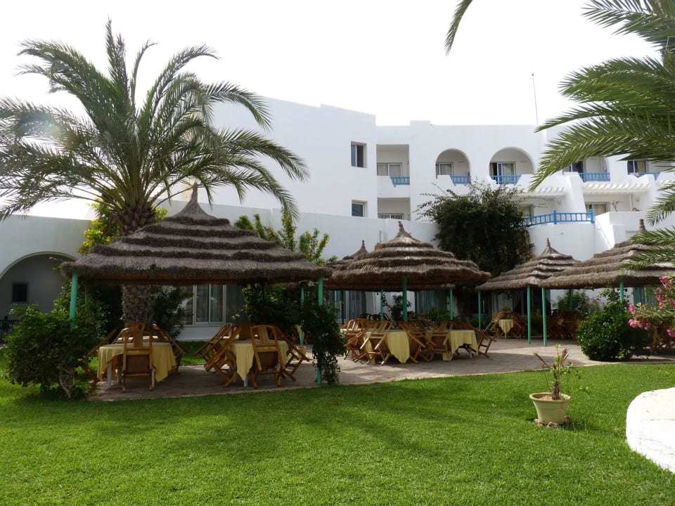 Restauracja od zewnątrz. Golf Beach Hotel & Spa