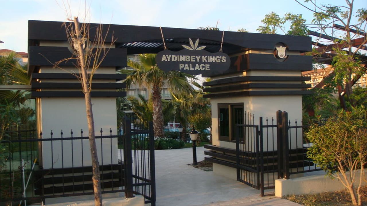 Eingang vom Strand Aydinbey Kings Palace & Spa