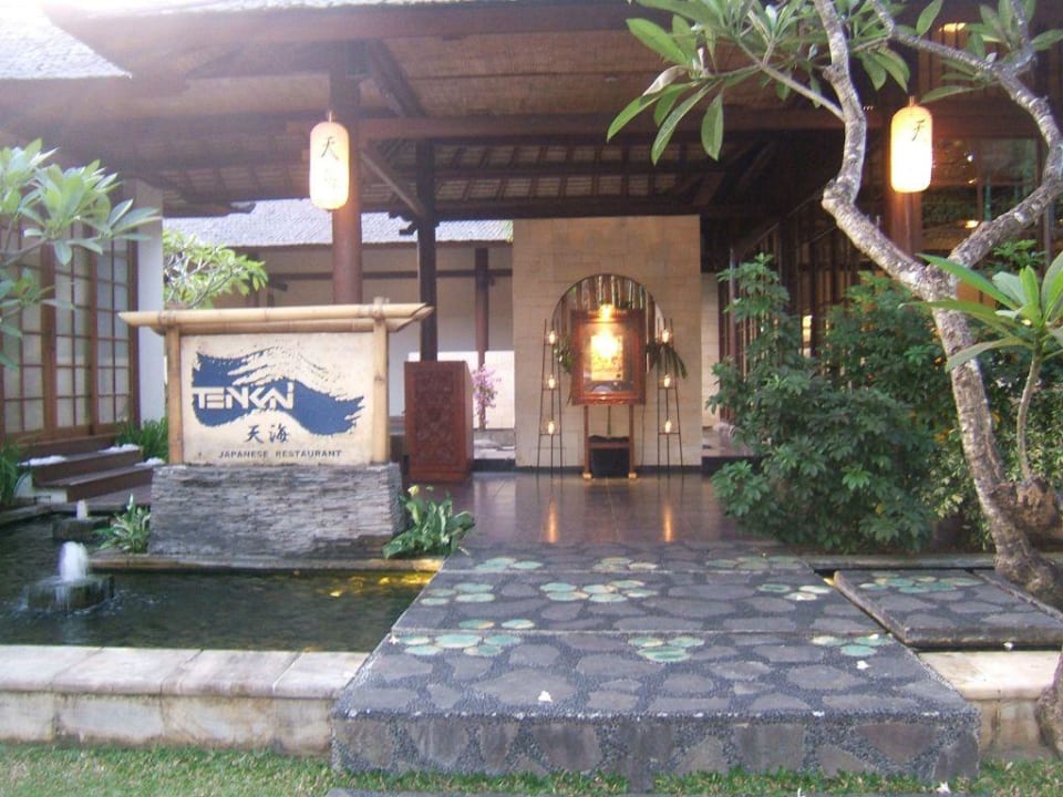 Der Eingang zum Japaner Tenkai Padma Resort Legian