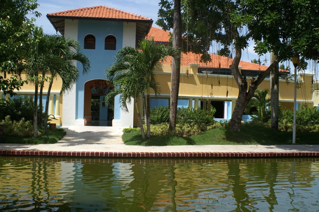Aussenansicht auf das Theater Iberostar Selection Hacienda Dominicus