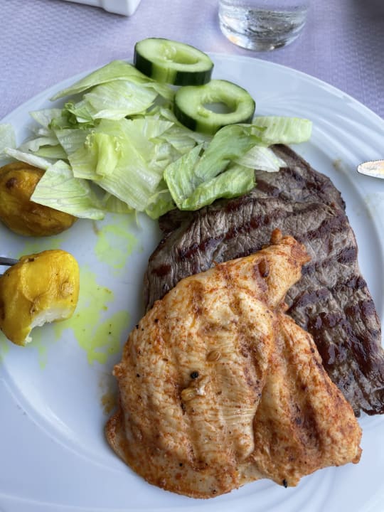 Gastro Saturn Palace Resort Hotel