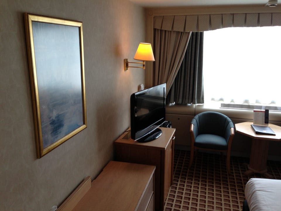 Etwas abgewohnte Möbel Copthorne Tara Hotel London Kensington