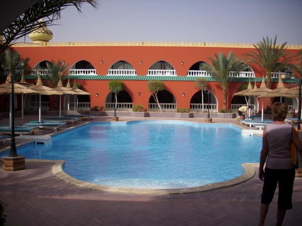 Einer von 5 Innenpools Pickalbatros Alf Leila Wa Leila Resort - Neverland Hurghada