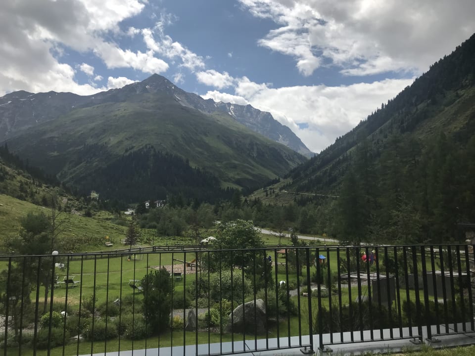 Ausblick Verwöhnhotel Wildspitze