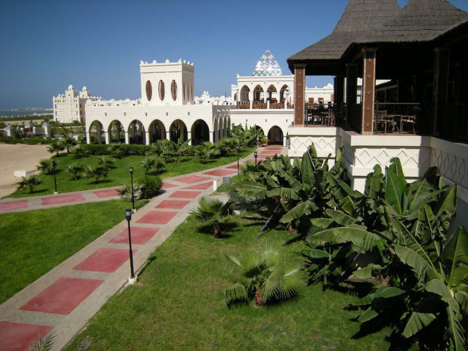 Blick auf Bar und Restaurant Hotel Riu Karamboa