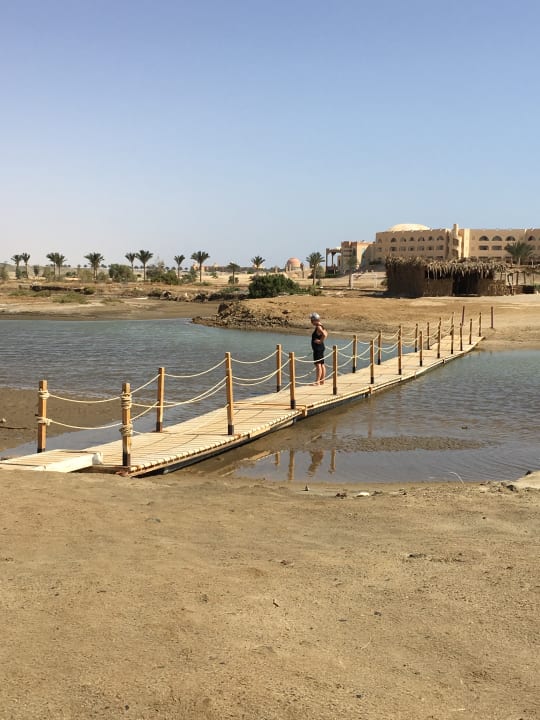 Auch die Brücke über die Lagune wurde wieder repariert Three Corners Equinox Beach Resort