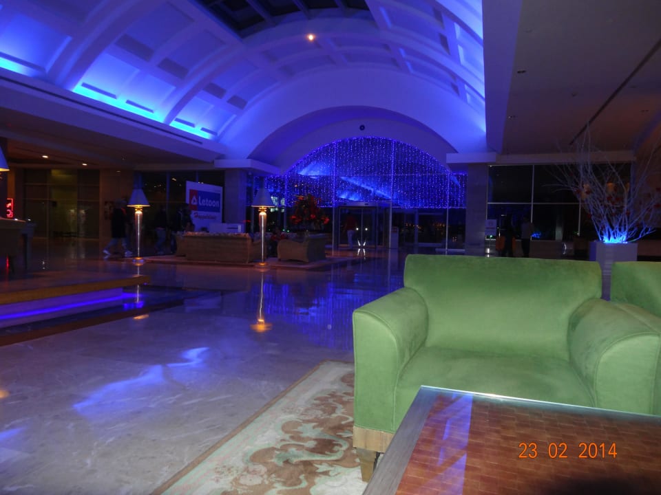 Empfangshalle am Abend Hotel Miracle Resort