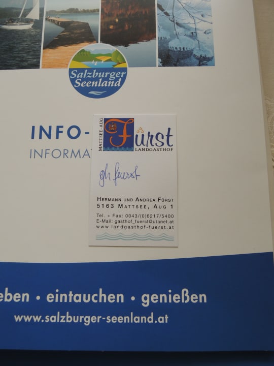 Reisemappe im Zimmer vorbereitet Landgasthof Fürst