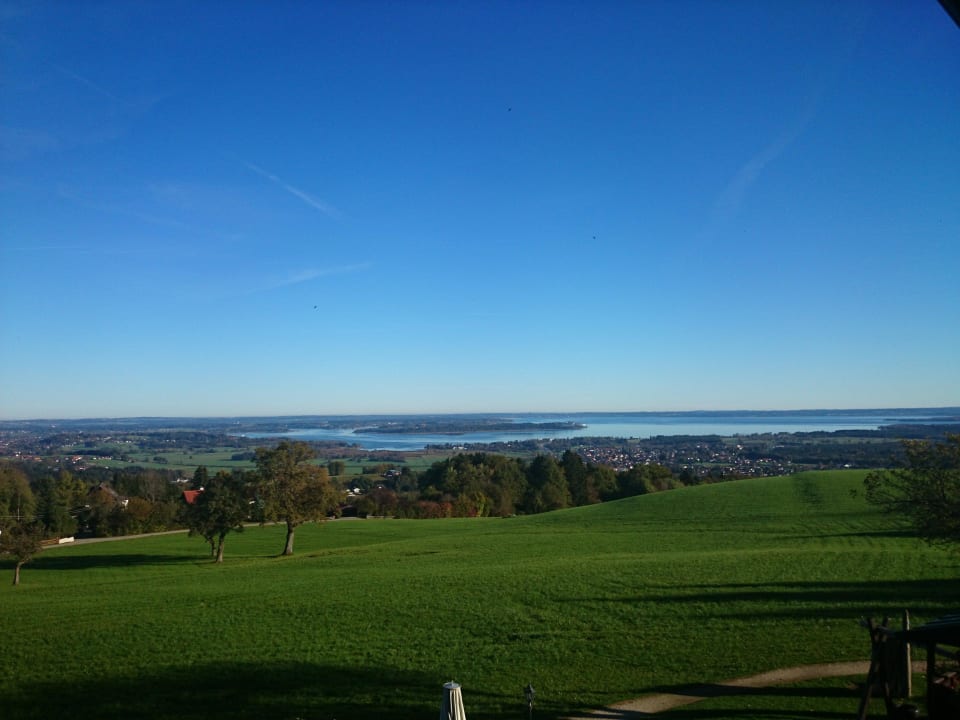 Blick zum Chiemsee vom Balkon Hotel Seiseralm & Hof