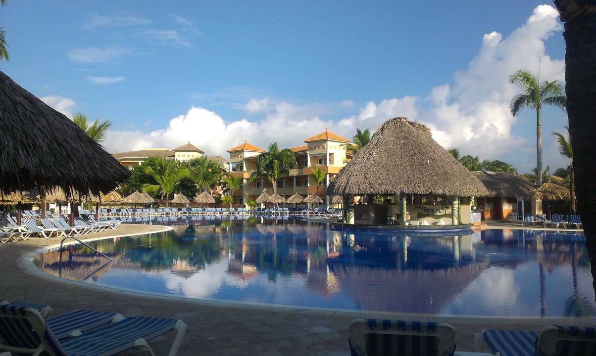 Poolanlage am Morgen Bahia Principe Grand Turquesa