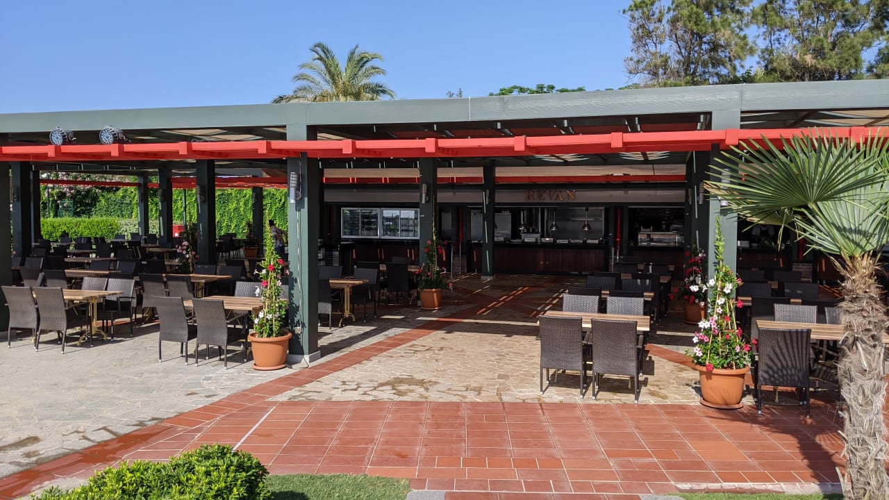 Gastro Limak Lara Deluxe Hotel & Resort