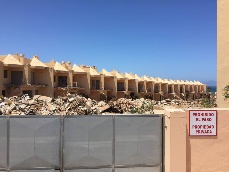 Schutthalde neben Hotel Secrets Bahia Real Resort & SPA