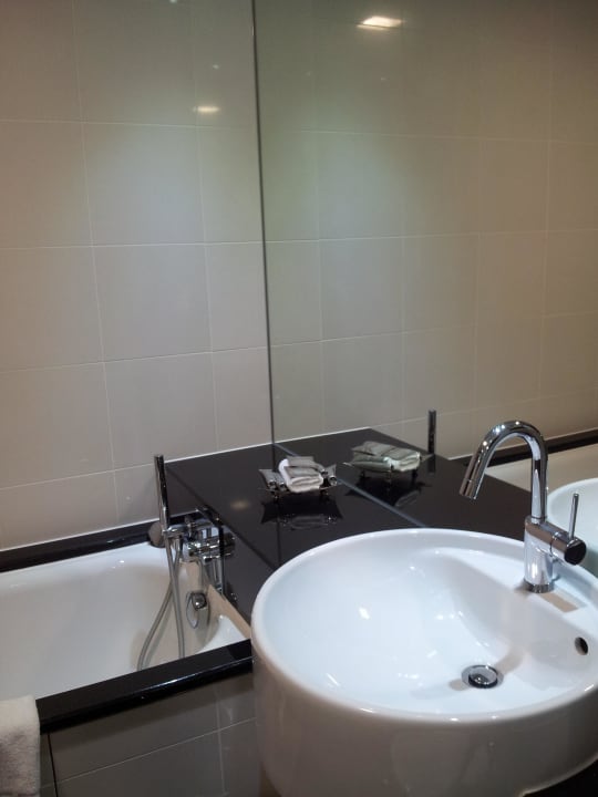 Bad und Dusche Leonardo Royal London Tower Bridge