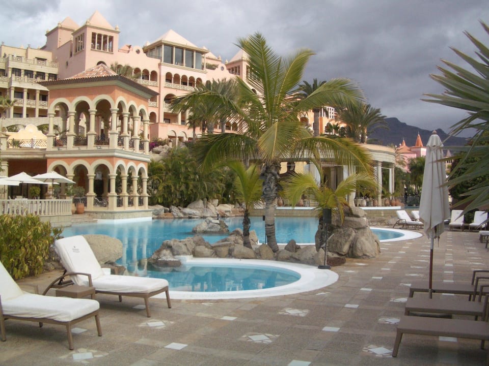 Pool mit Hotelanlage JOIA El Mirador by Iberostar