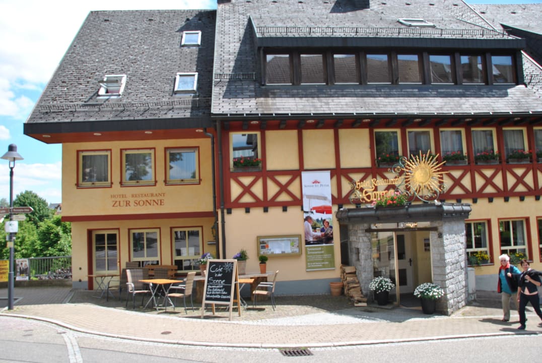Blick vom Dorplatz zum Hotel Hotel Zur Sonne
