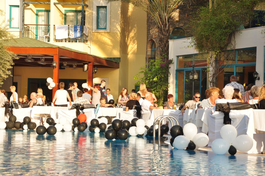 Galaabend am Pool Dosi Hotel