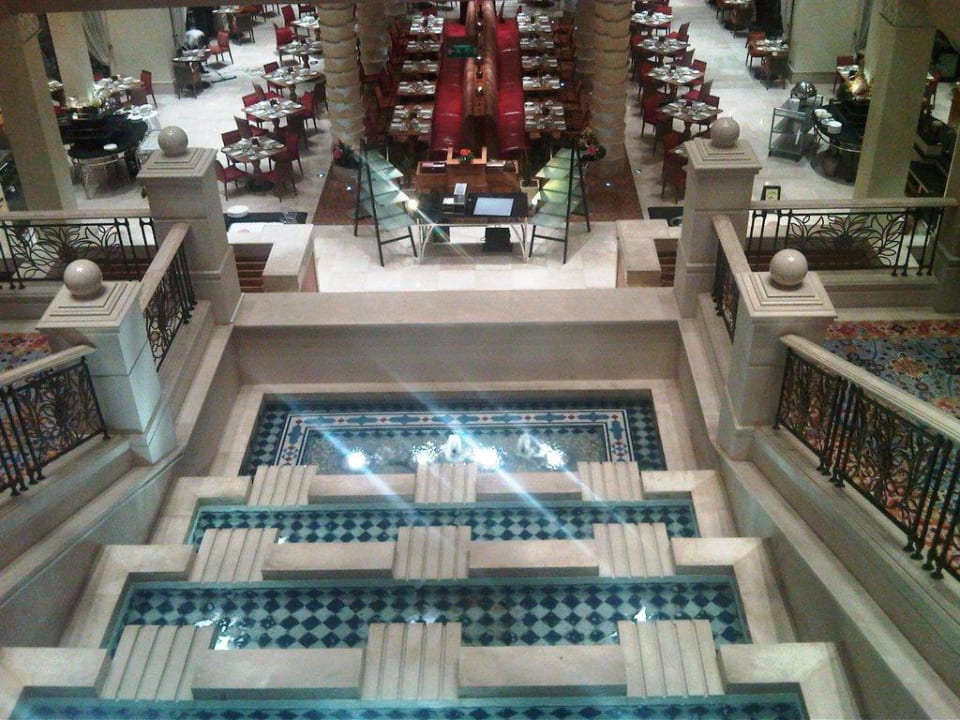 Blick von Lobby Richtung Restaurant Jumeirah Al Qasr