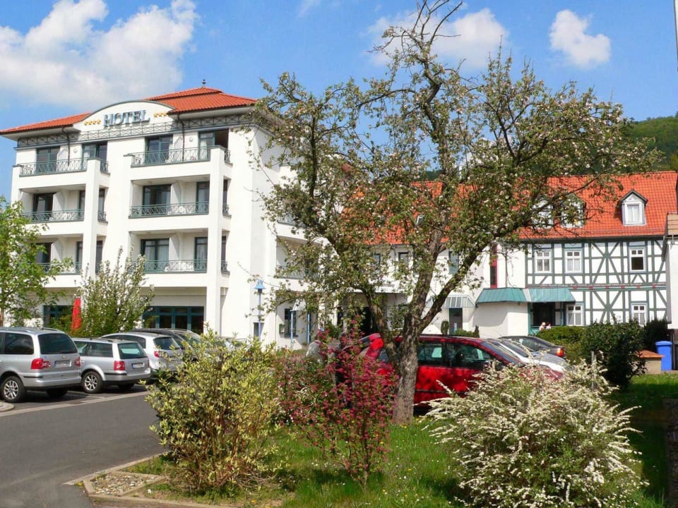 Zentralgebäude mit Haupteingang und Restaurant Göbel's Hotel Aquavita