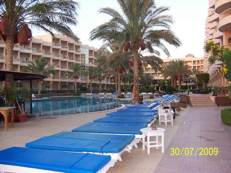 Poolansicht Sea Star Beau Rivage