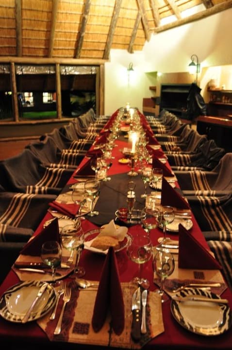 Liebevoll gedeckte Tafel Hotel Frans Indongo Lodge