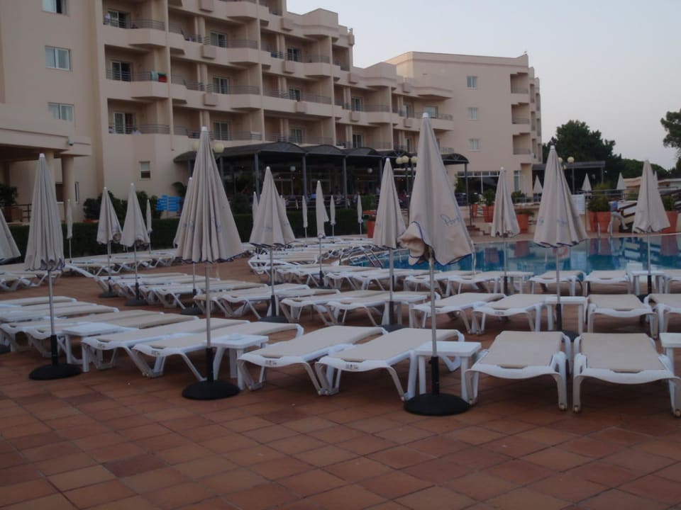 Pooldeck, Liegen dicht an dicht PortoBay Falésia