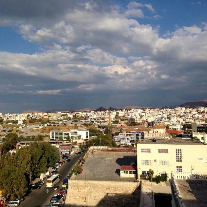 Ausblick von Balkon nach rechts Hotel GDM Megaron Historical Monument Hotel