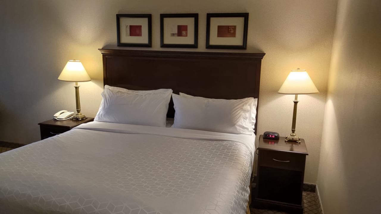 Zimmer Holiday Inn Express Hotel & Suites