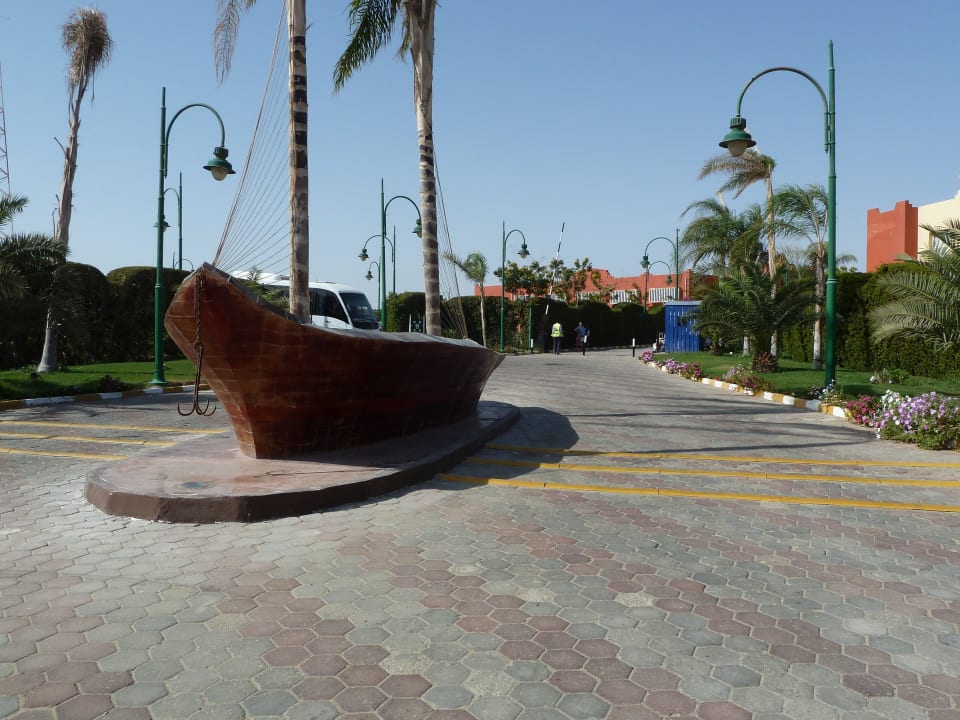 Zufahrt zum Hotel Aurora Bay Resort Marsa Alam