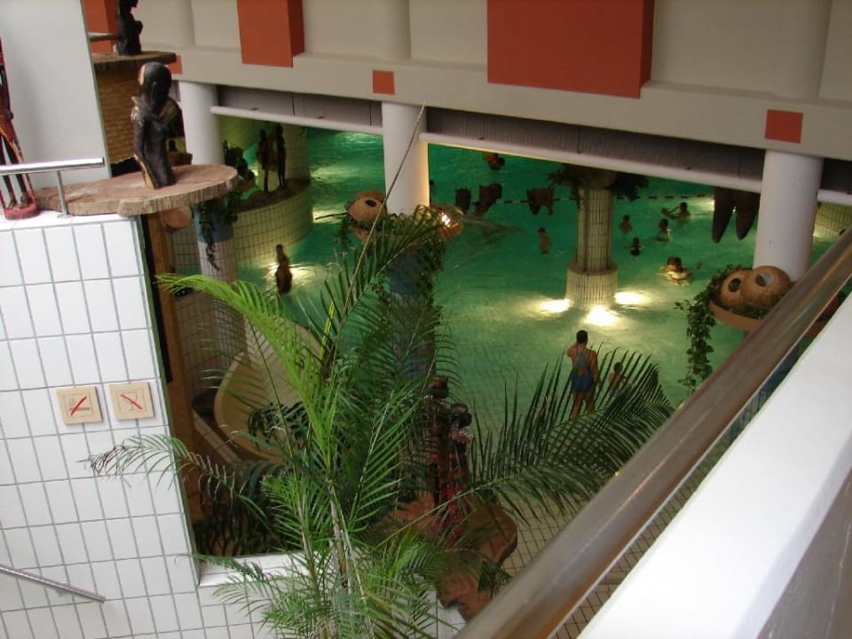 Wellenbad im unteren Bereich Center Parcs Park Nordseeküste