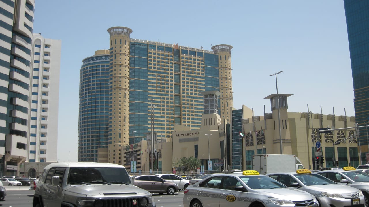 Außenansicht Grand Millennium Al Wahda Abu Dhabi