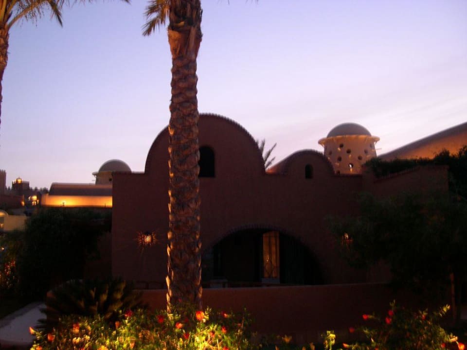 Außenansicht Villa Nr. 2 abends Grand Makadi